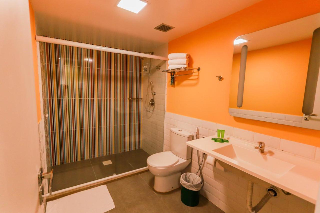 Ibis Styles Balneario Camboriu - 1 Quadra Do Mar Hotell Exteriör bild